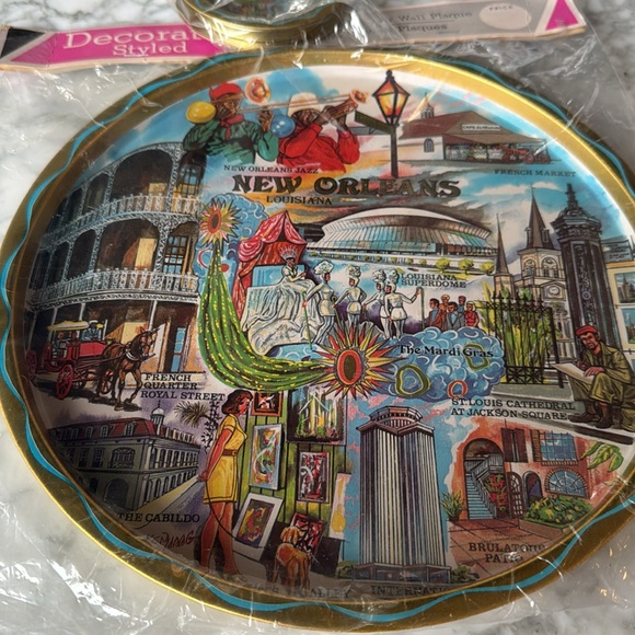 Mid-century New Orleans-themed metal souvenir tray & six coasters - Picture 12 of 12